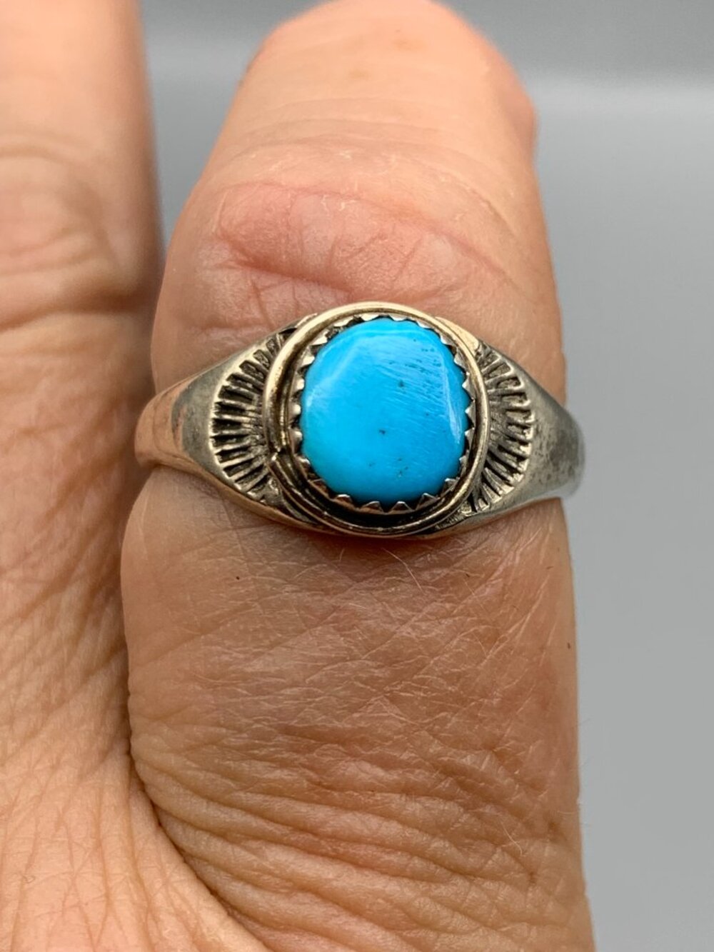 Vintage Southwest Navajo Handcrafted Ring w/Blue Turquoise Cabochon size 10